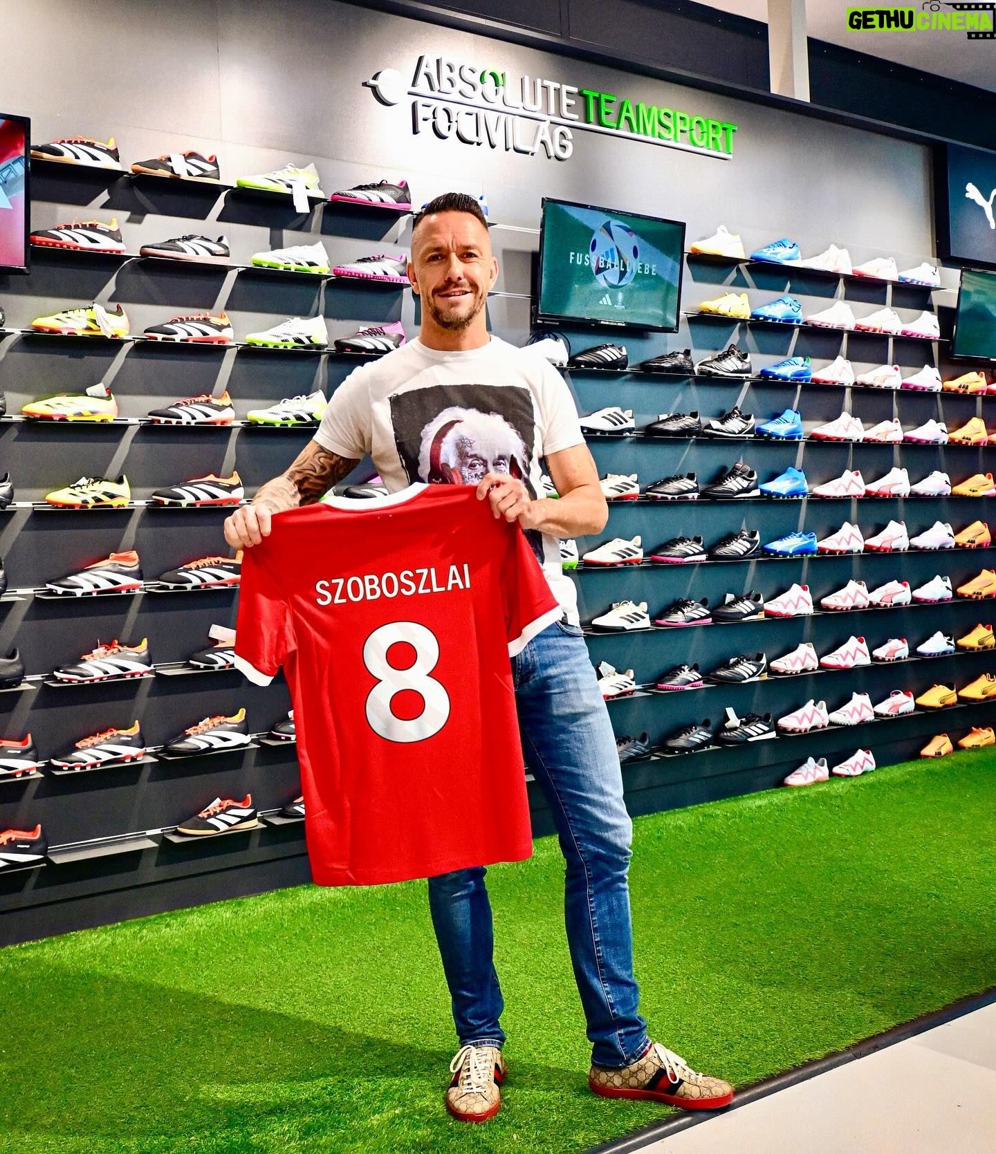 Péter Kabát - 22.2K Likes - ⚽️ NYEREMÉNYJÁTÉK ⚽️
Játssz Te is, hogy nyerj egy Szoboszlai Liverpool mezt! Itt a lehetőség, hogy Te is büszkén viselhesd kedvenc játékosod mezét.
Ehhez nem kell mást tenned, mint:
1️⃣ Kövess engem @kabatpeti22 és az ATS Focivilág (@ats_focivilag) Instagram oldalát!
2️⃣ Like-old ezt a képet!
3️⃣ Jelöld meg 2 barátod kommentben!
Játék vége: 2024. június 5. 12:00 (sorsolás 13:00-kor)
Fontos, hogy a játékban csak az vehet részt, aki az összes lépést teljesítette! Ez a nyereményjáték nem az Instagram által szervezett, illetve nem az Instagram által szponzorált. A kommenteléssel a résztvevők elfogadják az Instagram használati szabályzatát és a nyereményjáték szabályzatot!
FONTOS: A játékban való részvételhez nyilvános profilnak kell lenned!
A nyertest privát üzenetben értesítjük.
Nyereményjáték szabályzat: https://bit.ly/3yGhOKr #reklam