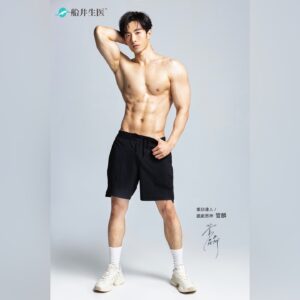Peter Kuan Instagram - ⠀⠀
今年夏天就交給我們吧🦾⚡️
#船井動力式肌肉刺激器 

Photographer @timothy_figure 
Makeup @hsuan_makeup 
Hairstyle @kimstarworld & @vicchenhair 
Brand @funcareltd #船井生醫
