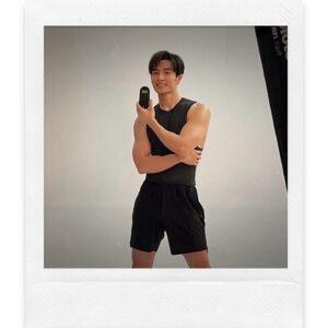 Peter Kuan Instagram - ⠀⠀
今年夏天就交給我們吧🦾⚡️
#船井動力式肌肉刺激器 

Photographer @timothy_figure 
Makeup @hsuan_makeup 
Hairstyle @kimstarworld & @vicchenhair 
Brand @funcareltd #船井生醫