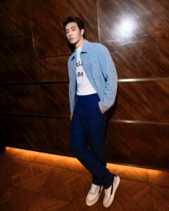 Peter Kuan Instagram - ⠀⠀
Thank you for having me !! 
BERLUTI SUMMER 2024 💙⚡️

@berluti #Berluti 

Makeup by myself 
Hairstyle @vicchenhair 
Photo @lucas__visual