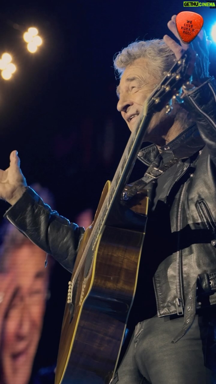 Peter Maffay - 4.3K Likes - Eine sensationelle Doppel-Show in Bremen liegt hinter uns ā gleich an zwei Abenden hintereinander durften wir Eure schƶne Stadt genieĆen. ZugegebenermaĆen hat uns der Sommer ein wenig im Stich gelassen, aber das tat der Stimmung keinen Abbruch, Ihr habt die Bürgerweide gerockt! Kein Weg zu Euch war zu weit ā und jetzt reisen wir mit schƶnen Eindrücken und Erinnerungen weiter nach Berlin.
DANKE, BREMEN! #weloverocknroll
Credits: @yvonnegolds