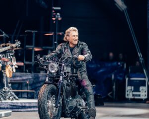 Peter Maffay Instagram - DANKE, BREMEN!
Ihr habt den Regen einfach weggerockt und uns damit gestern einen wunderschönen Abend geschenkt! Und für diejenigen, die heute erst zu uns ins Stadion kommen: Hier ein paar Bilder mit Eindrücken aus dem gestrigen Konzert, zur Einstimmung. Wir freuen uns auf Euch! Bis gleich!
#weloverocknroll 
Fotos: @yvonnegolds