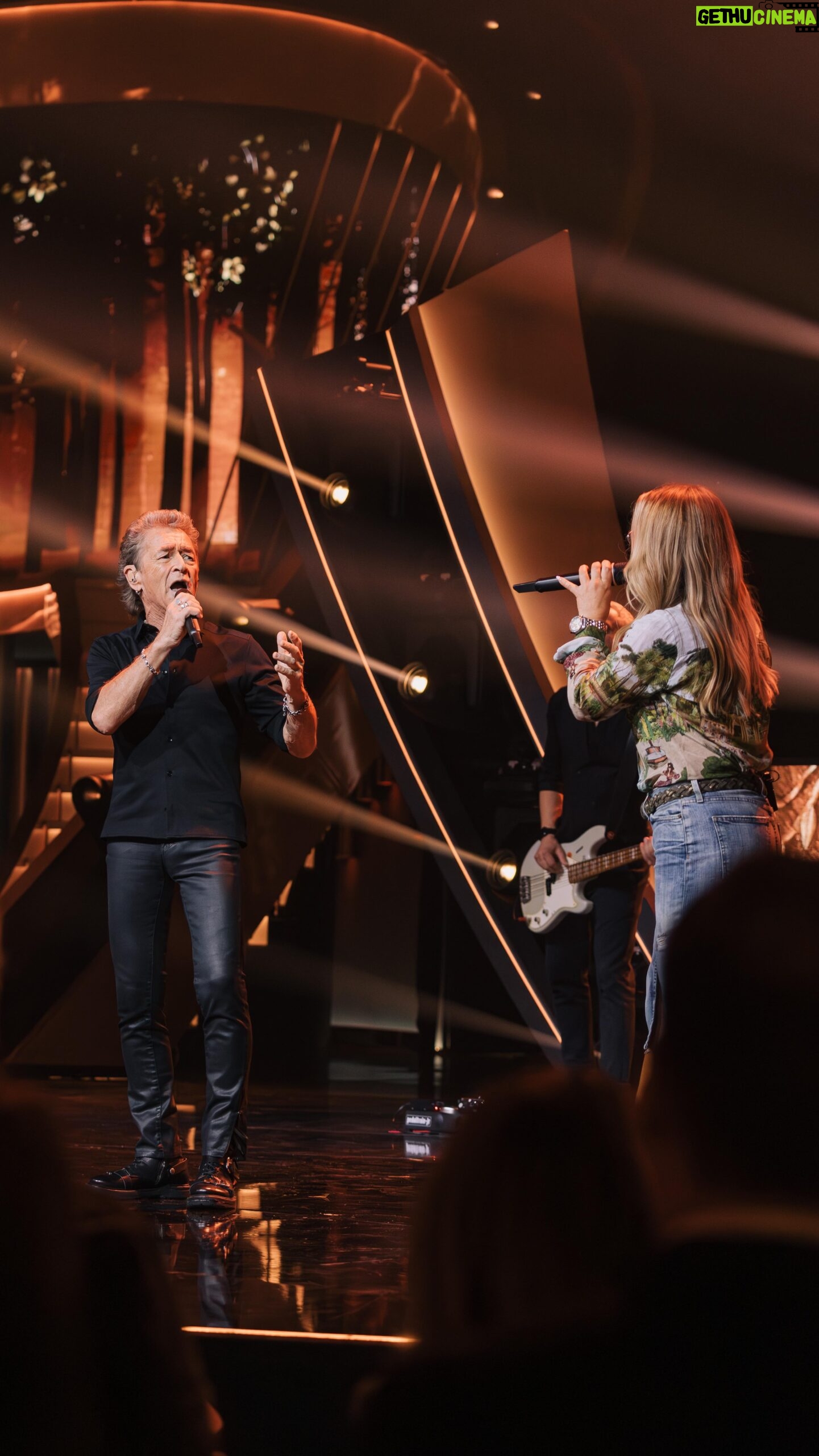 Peter Maffay - 10.1K Likes - š« What you see is what you get: Just you, @anastaciamusic and @maffay.de together on stage is giving us goosebumbs. Just wow! š
Ā
š« Dieser Song geht uns nicht mehr aus dem Kopf: @anastaciamusic und @maffay.de sorgen für GƤnsehaut auf der Bühne. Weltklasse! š #DieGiovanniZarrellaShow