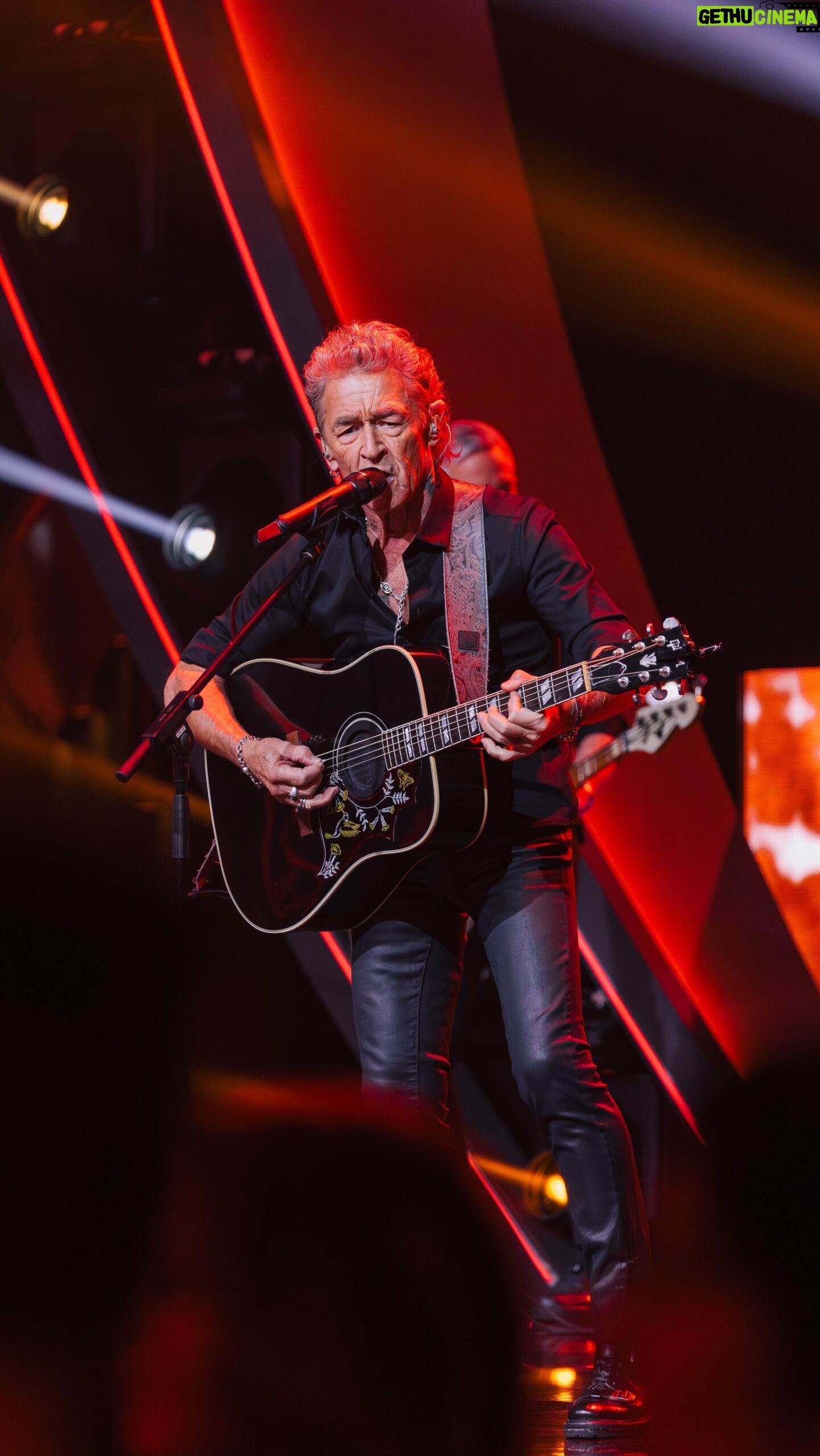 Peter Maffay - 4.7K Likes - Dieser Klassiker von @maffay.de geht unter die Haut! š An wen müsst ihr bei āSonne in der Nachtā denken? š Markiert die Person in den Kommentaren. š #DieGiovanniZarrellaShow