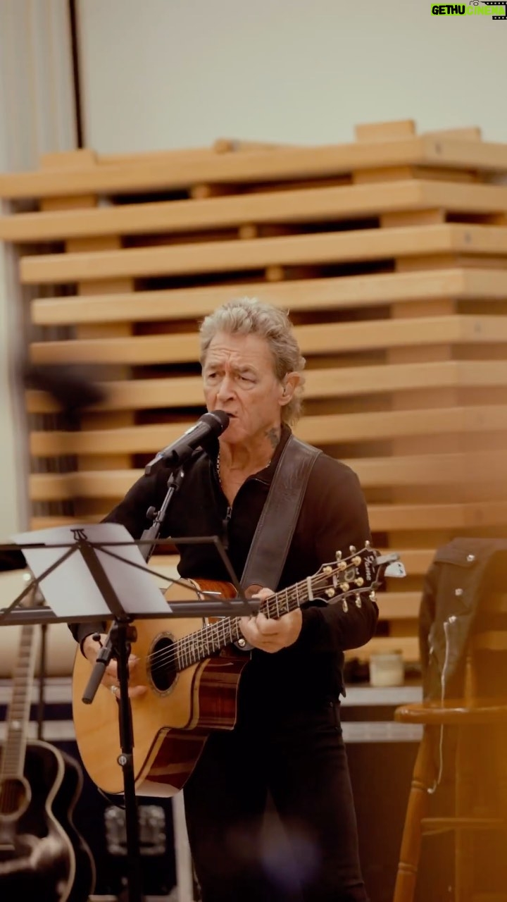 Peter Maffay - 4.2K Likes - Recap Proben: Liebe Freunde, die Proben sind fast durch und in wenigen Tagen stehen wir uns endlich wieder gegenüber. Wir bringen gute Laune mit, Ihr hoffentlich auch, denn dann lassen wir es krachen! Rock n Roll!