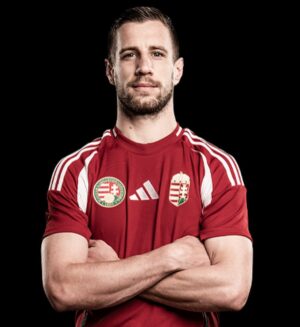 Péter Majoros Instagram - Még jó hogy Kevint csak a reszkessetek betörőkben hagyták otthon! 💜💜❤️❤️❤️ Gyors felépülést Barnabás! ❤️❤️ 
Gratulálok! Kemény menet volt!!!❤️❤️