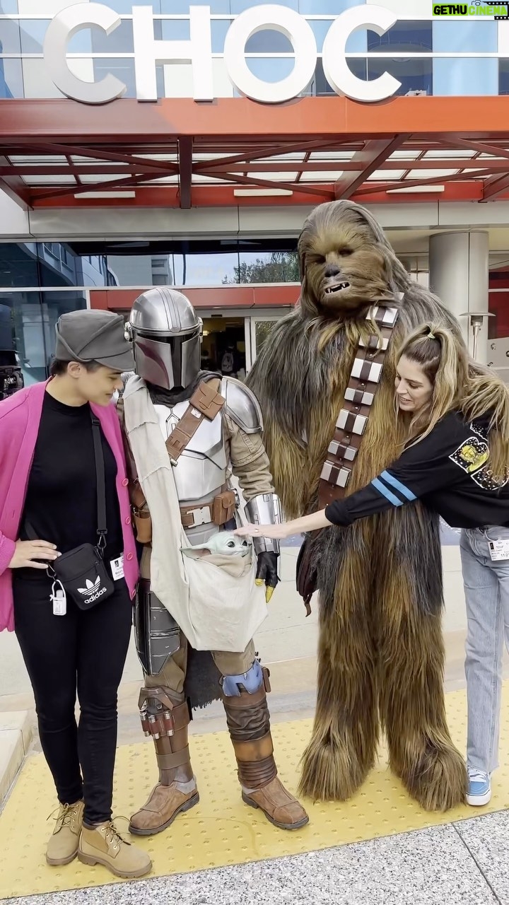 Peter Mayhew - 1K Likes - On this Giving Tuesday join us behind the wheel of our 1,988 mile road trip delivering toys to kids across four states. Pickup a challenge coin (link in our bio) to help us deliver even more toys to children’s hospitals and family shelters.
Video by @EganFilm
#starwars #charity #givingtuesday #mayhewfoundation #holocrontoystore #cosplay #501st #darthvader #chewbacca