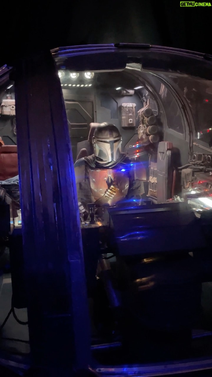 Peter Mayhew - 3.6K Likes - Easily the hottest attraction at @StarWarsCelebration was The Mandalorian Experience.
Video by @eganfilm
#starwars #starwarscelebration #mandalorian #bobafett #bookofbobafett #babyyoda #grogu #krrsantan #props