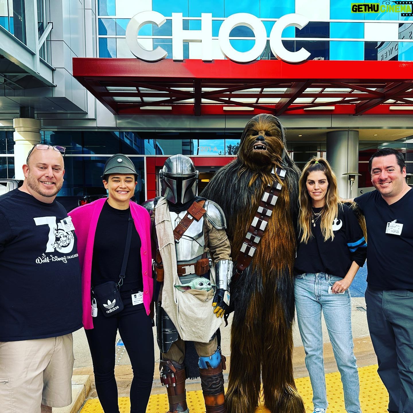 Peter Mayhew - 488 Likes - We are so thankful for these amazing people! Last Thursday our team departed San Antonio, Texas with a sixteen foot box truck filled with Star Wars toys. We partnered with @official501st to drop these toys at Children’s Hospitals in Dallas, Albuquerque, Tucson, Phoenix, and ended at @chocchildrens in Orange, CA where we were joined by thekatyo from The Mandalorian and Aayla Secura herself: @amyallen_jedi. All made possible because of the continued toy donations from @HolocronToyStore. Thank you!