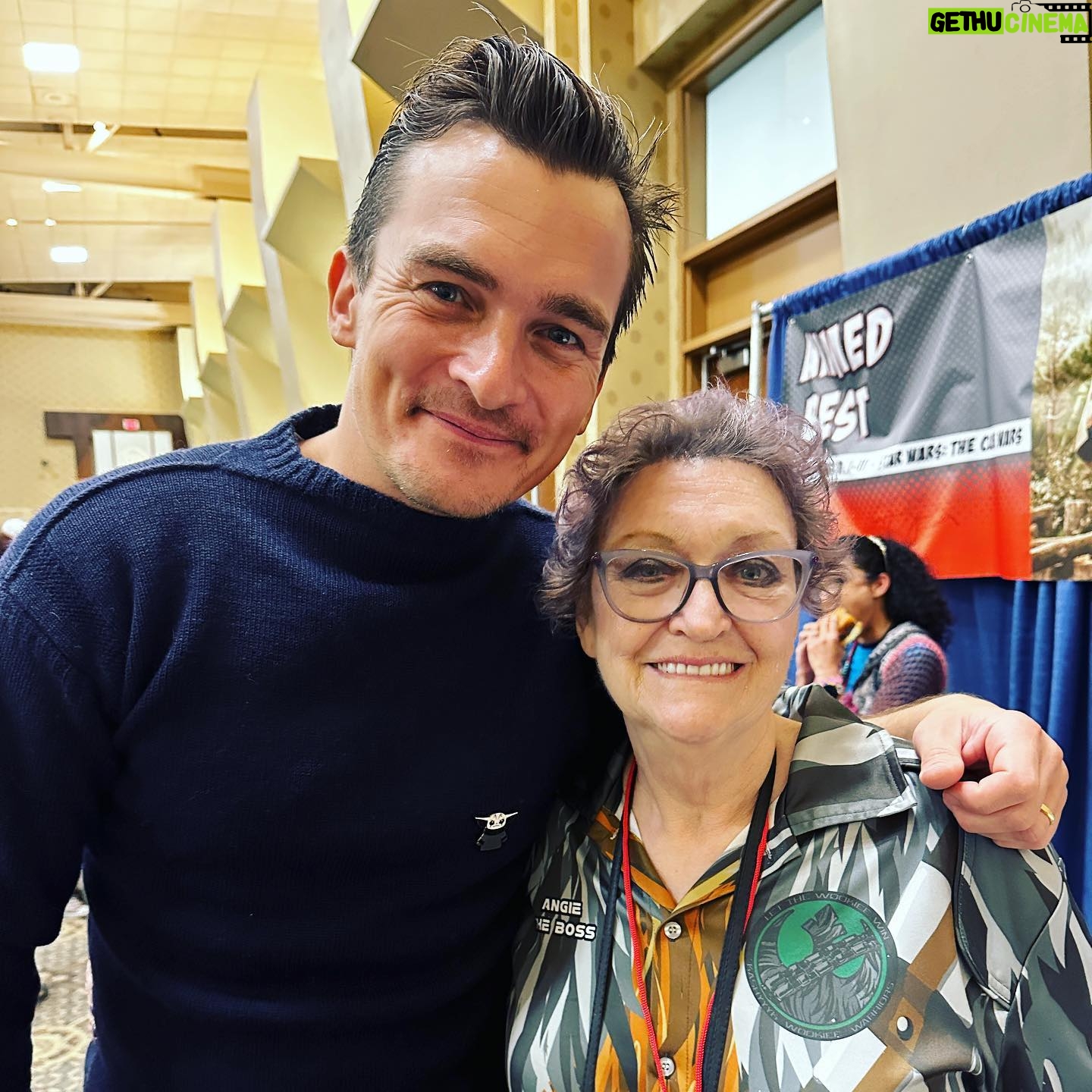 Peter Mayhew - 651 Likes - “Do I have to meet him? His character scares me!” Angie was grudgingly terrified while meeting @RupertFriend at Rhode Island Comic Con. Several Jedi younglings were smuggled to safety though while he was distracted!
📸 by @EganFilm