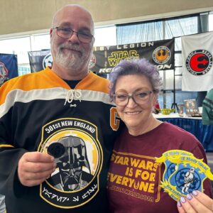 Peter Mayhew Instagram - Making sure Angie has a great time seeing everyone at Rhode Island Comic Con.