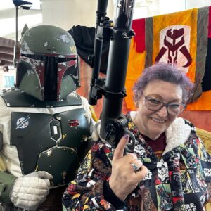 Peter Mayhew Instagram - Making sure Angie has a great time seeing everyone at Rhode Island Comic Con.