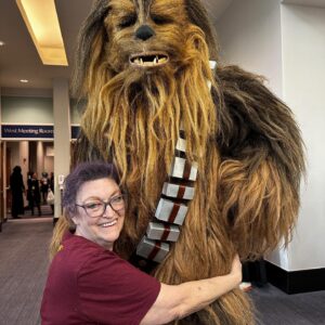 Peter Mayhew Instagram - Making sure Angie has a great time seeing everyone at Rhode Island Comic Con.