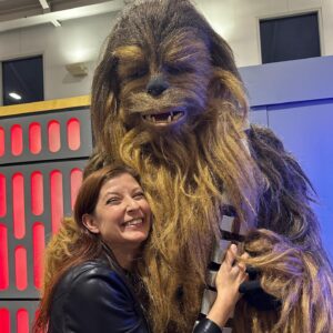 Peter Mayhew Instagram - Making sure Angie has a great time seeing everyone at Rhode Island Comic Con.