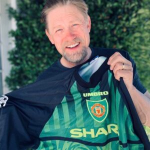 Peter Schmeichel Instagram - Shirt giveaway 🔴⚪️⚫️⁣
⁣
⁣Today it’s 21 years since we secured the second part of the treble as we won the FA Cup at Wembley Stadium against Newcastle 🏆⁣
⁣
⁣To celebrate this I’m giving away my matchworn shirt from the 97/98 @championsleague season. ⁣
⁣
⁣For a chance to win, pick your five-a-side team from our 99 squad and put it into the comments below. ⁣
⁣
⁣Look forward to see your teams. Best of luck! 🤞🏼