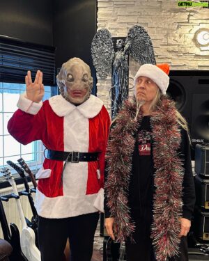Peter Tägtgren Instagram - What’s up World!? We’re alive!🤟👽 
How’s the first morning of 2024 treating YOU? 
@alientagtgren 

#petertagtgren #alientagtgren #2024