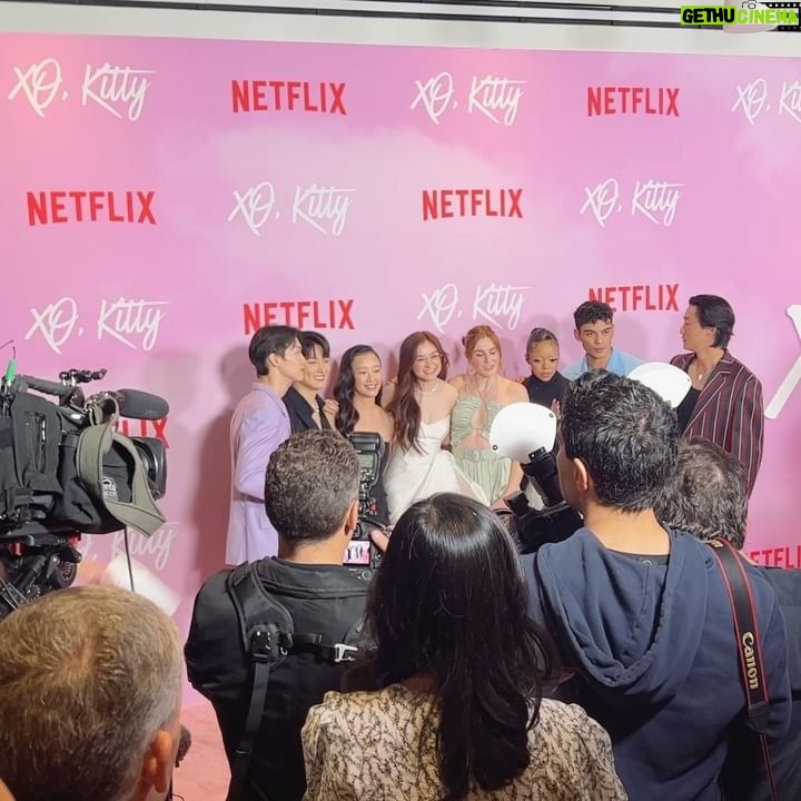 Peter Thurnwald - 211.6K Likes - @xokittynetflix Premiere 💕
Stylist: @__toriknowles
Wearing: @versace
Content: @isabellelindores
Thanks to: @platformprteam
#xokitty #netflix #hellokitty