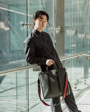 Peter Thurnwald Instagram - Where we going ? 💼 @gucci #gucci 

@rebeccahitchphotography