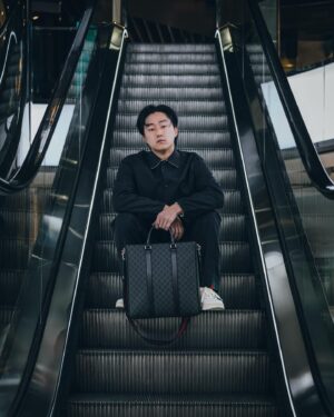 Peter Thurnwald Instagram - Where we going ? 💼 @gucci #gucci 

@rebeccahitchphotography