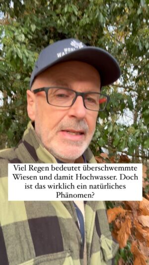 Peter Wohlleben Instagram - Das aktuelle Hochwasser ist nicht unbedingt ein natürliches Phänomen. Es liegt vielmehr an den Böden, die durch Befahrung häufig stark verdichtet sind. #Hochwasser #Wald #Waldliebe #Natur #naturlovers #boden #wasser #peterwohlleben #wohllebenswaldakademie