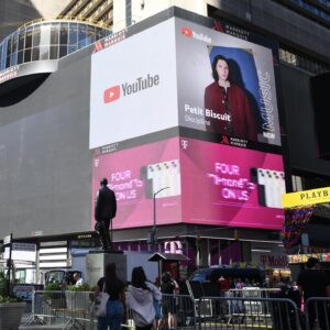 Petit Biscuit Instagram - Discipline on Times Square and in LA 🙏🏻🙏🏻 thx @youtubemusic