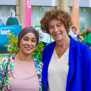 Petra De Sutter Instagram - Hafsa is een integere politica die net als mij strijdt voor een inclusievere wereld waarin gelijke kansen voor iedereen de evidentie zijn. Waarin mensenrechten er zijn voor iédereen. Je vindt haar op de lijstduwersplaats op de Vlaamse lijst in Oost-Vlaanderen, lijst nr. 15!