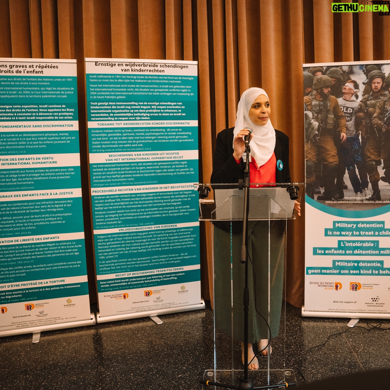 Petra De Sutter - 2K Likes - Een kind sluit je niet op. Punt.
Gisteren opende ik in de Beurs van Brussel de expo ‘Not a way to treat a child’. Over de Palestijnse kinderen in Israëlische militaire gevangenissen in bezet Palestina.
Er is sprake van ernstige en wijdverspreide schendingen van kinderrechten.
Getuigenissen die door merg en been gaan, hartverscheurende beelden van kinderen die hun vrijheid ontnomen worden.
Tot 700 Palestijnse kinderen zijn elk jaar het slachtoffer van militaire detentie. Dit moet stoppen.
@deibelgique @defenceforchildrenis @broederlijk.delen @cncd_11 @savechildreneu @abp_asbl