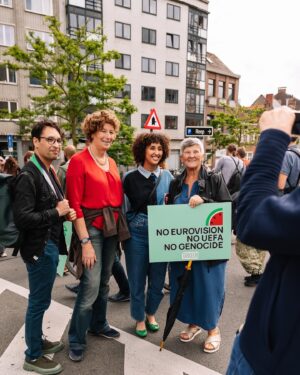 Petra De Sutter Instagram - De gruwel in Gaza en de bezette Westelijke Jordaanoever gaat onverbiddelijk door. Dit moet stoppen. 

Wij blijven strijden voor een #freePalestine. Wij blijven op straat komen.

België moet de Palestijnse Staat erkennen. Enkel zo kan er vrijheid en vrede komen voor de Palestijnen én de Israeli. #ceasefirenow