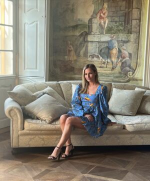 Petra Svoboda Instagram - Uzijte si vikend, ja zdravim ze zamku😊 #weekend #chateau