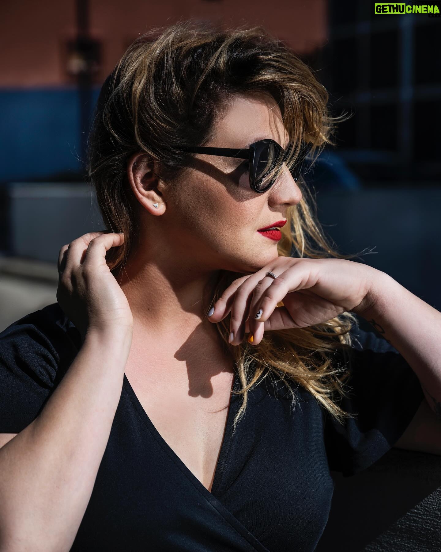 Petra Vindyšová - 180 Likes - Takhle mě vidí @hatasovalenka ♥️
U týhle fotky vždycky myslím na léto.
Úplně slyším moře a cítím jeho slanou vůni ve vzduchu… těším se 🌊☀️
Make-up @fenclzdenek
#summer #mood #portrait #photography #woman #femmefatale