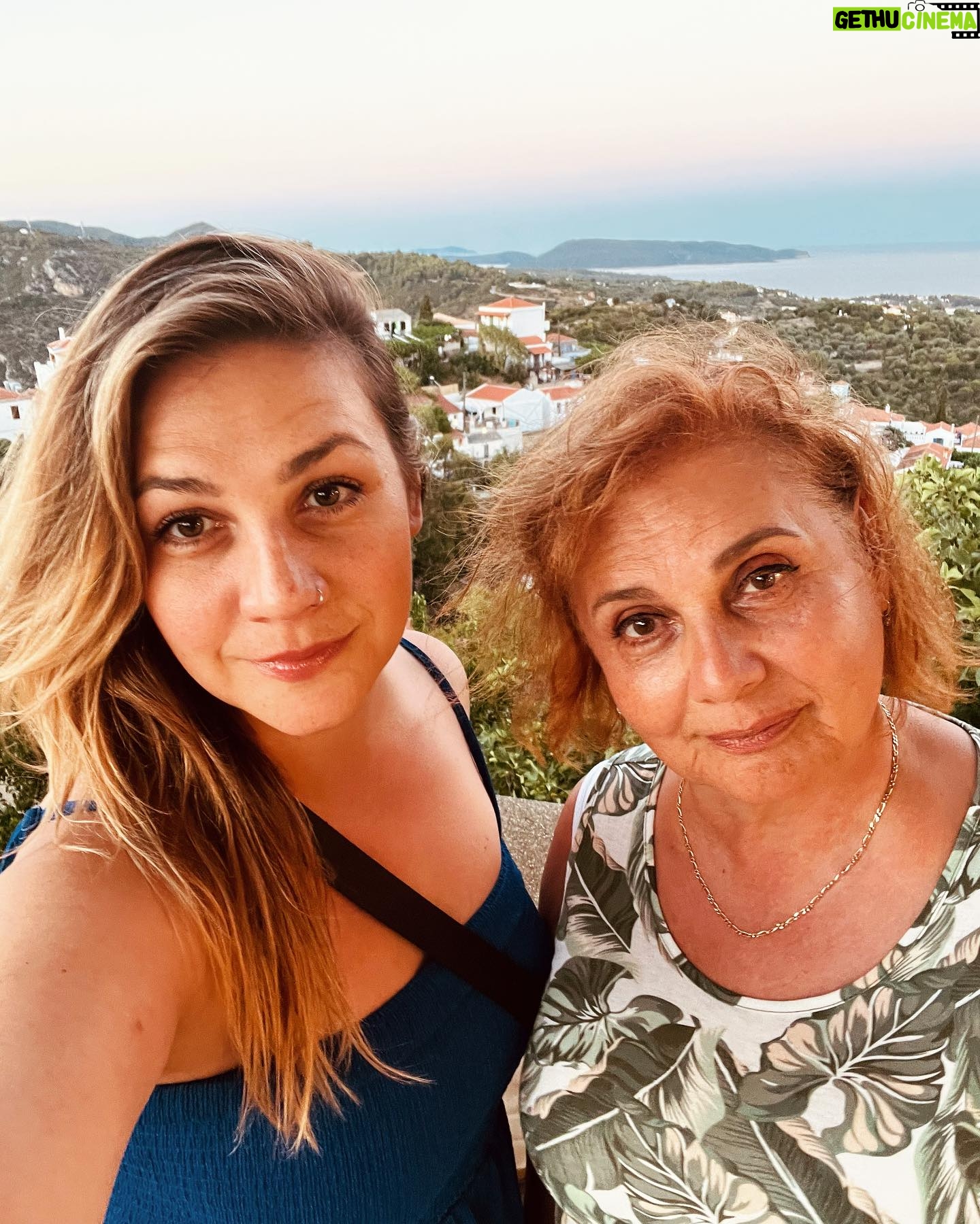Petra Vindyšová - 591 Likes - Díky mami ♥️
Za to, že jsme spolu zase jely 🌊⚓️
Za podporu vždycky ve všem!
(Za geny! 😀)
Za tebe!♥️
A zítra už Vám přivezu sluníčko na sobotu do Prahy 🌞
#mama #mom #family #vacation #holiday #summer #still33 #daughter