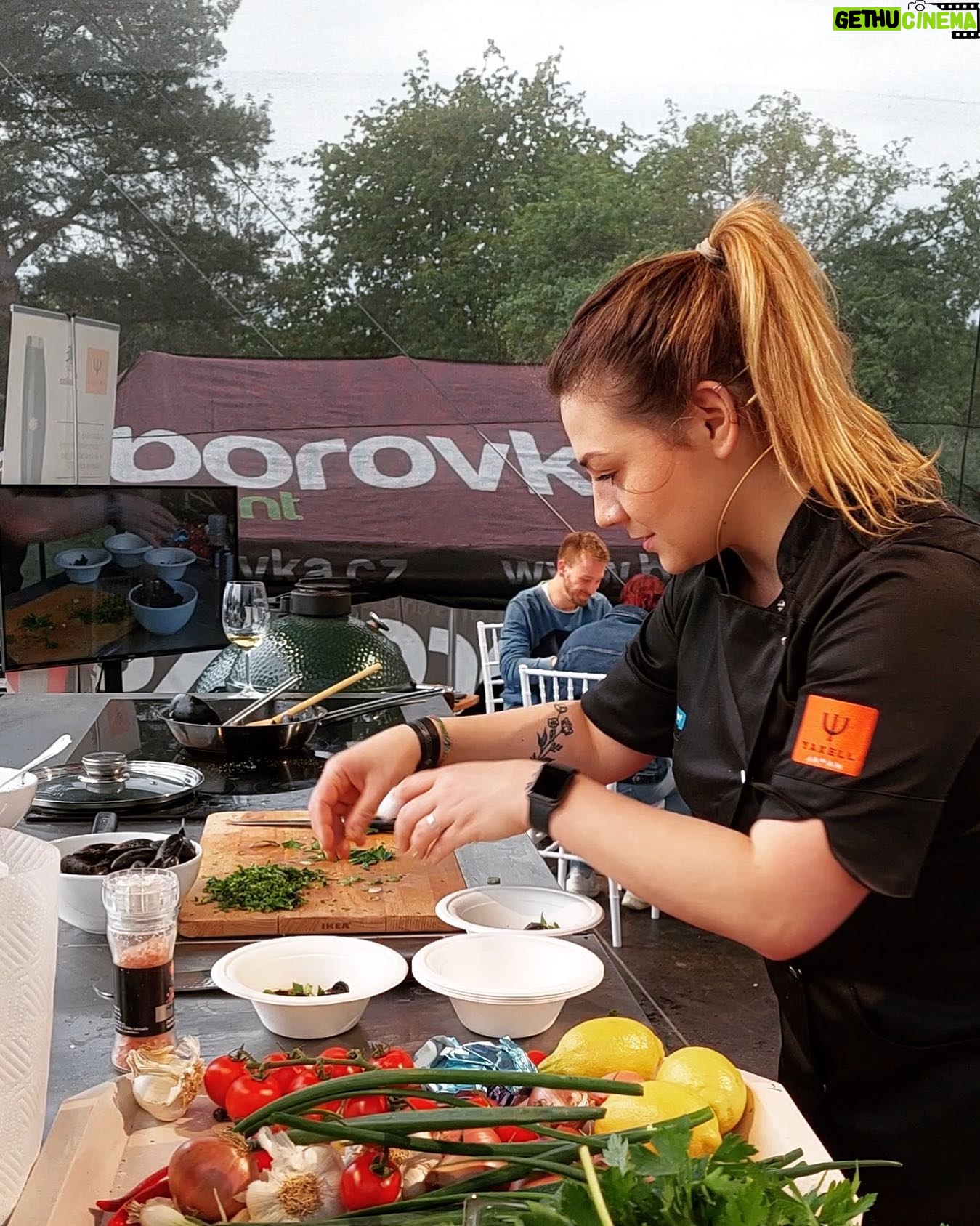 Petra Vindyšová - 215 Likes - Prima Fresh Fest v Plzni byl super a já už se na vás těším na velké cooking stagi 26.6. v Olomouci i s noži Yaxell od @hobbychefcz ♥️
#primafresh #primafreshfestival #yaxell #hobbychef #knife #cookingshow #chefslife #thankfull