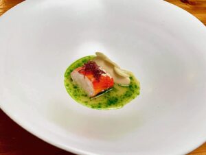 Petra Vindyšová Instagram - Vzpomínám na @masterchefcz  a na to lahodné finálové menu, které mě stálo mnoho potu, slz a téměř skoro i prst 😀. 
Ale byla to jízda a neskutečně jsem si to užila a dotáhla to do konce!
Předkrm: královský krab, slávky, zelí
Hlavní chod: telecí svíce, lanýž, brzlík, šalotka
Dezert: bílá čokoláda, yuzu, marakuja, jahody

Co na to říkáte?

Nespácháme něco podobného na podzim na @resortmalevil ?
Mé degustační menu z MasterChefa pro Vás - dorazíte? 

Slibuju, že to bude “Mňam do číči!”🐈🙂

#masterchef #degustacnimenu #mňamdočíči #petravari #petraumí #resortmalevil