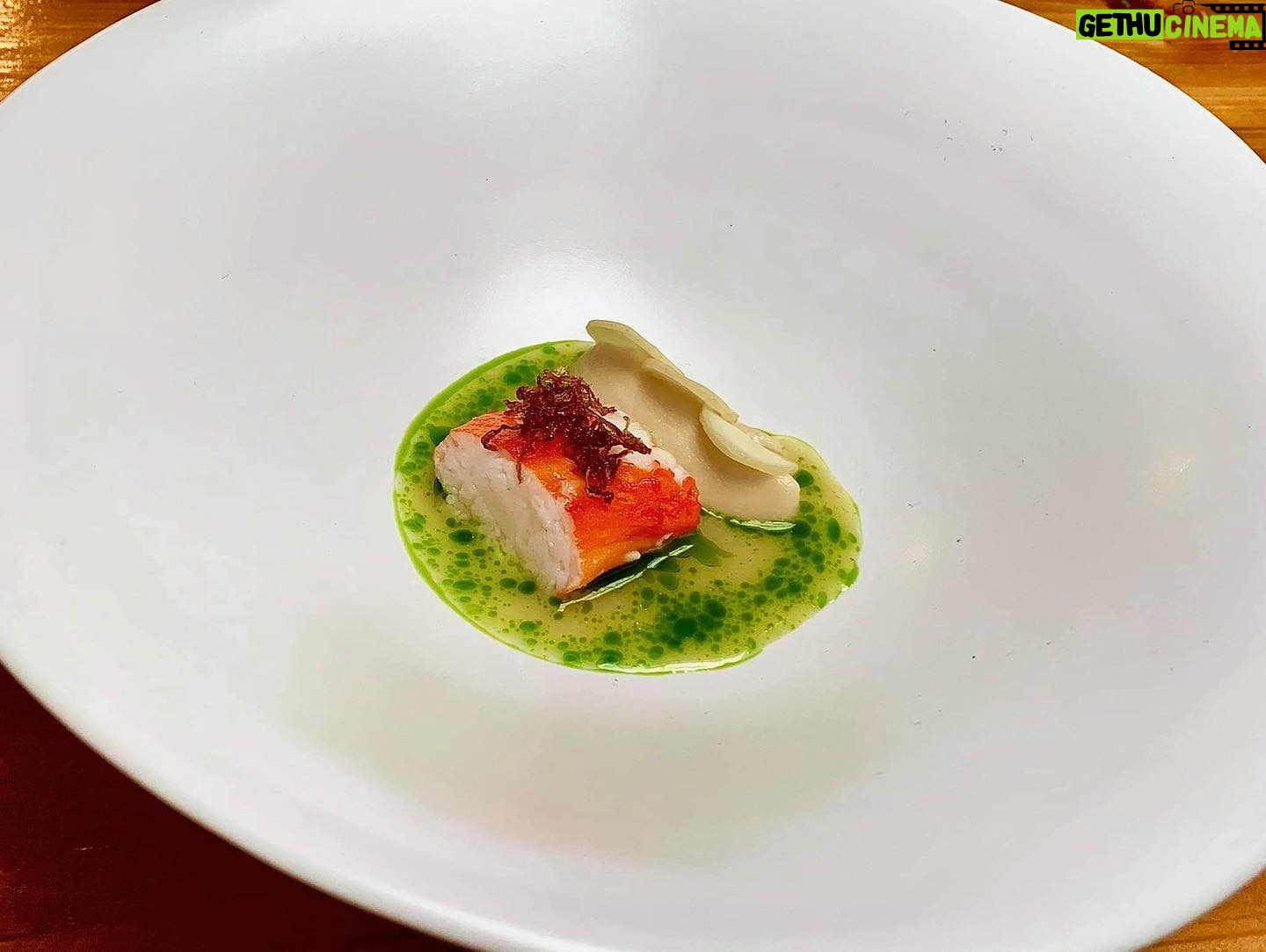 Petra Vindyšová - 264 Likes - Vzpomínám na @masterchefcz a na to lahodné finálové menu, které mě stálo mnoho potu, slz a téměř skoro i prst 😀.
Ale byla to jízda a neskutečně jsem si to užila a dotáhla to do konce!
Předkrm: královský krab, slávky, zelí
Hlavní chod: telecí svíce, lanýž, brzlík, šalotka
Dezert: bílá čokoláda, yuzu, marakuja, jahody
Co na to říkáte?
Nespácháme něco podobného na podzim na @resortmalevil ?
Mé degustační menu z MasterChefa pro Vás - dorazíte?
Slibuju, že to bude “Mňam do číči!”🐈🙂
#masterchef #degustacnimenu #mňamdočíči #petravari #petraumí #resortmalevil