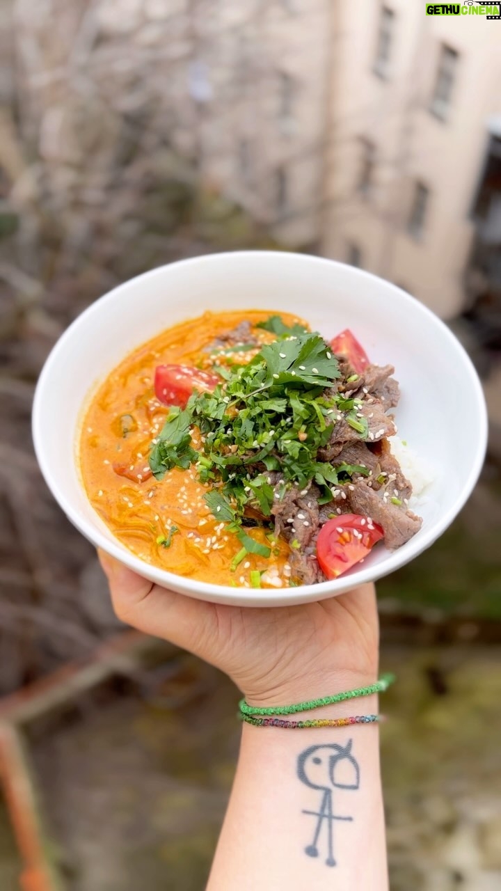 Petra Vindyšová - 85 Likes - Red Curry s marinovaným hovězím roštencem?
Petarda!
#petravari #chefslife #homemade #yummy #redcurry #curry #thaifood