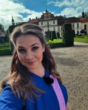 Petra Vindyšová Instagram - Jedno z posledních natáčení, protože Víkendovka nám v tý podobě v jaké ji do teď známe končí. Byly to krásné dva roky plné dobrodružství a milých chvil a já jsem za každou takovou možnost nekonečně vděčná 🍀♥️

#tvnova #tvnovaofficial #tvshow #cookingshow #chef #chefslife #thankyou