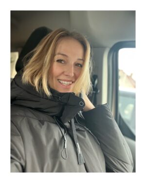 Petra Vojtková Instagram - V autě s miminkem…
Teda řeknu vám, to je pro mě oříšek. Když se narodil Náťa, jela jsem s ním poprvé 20km/h. Teď s Vinouškem už jsem jela rychleji, ale stejně asi pod hranicí. Najednou mám stavy, kdy se bojím rychlosti, aut, toho, jak kdo řídí a jak řídím já. Zvláštní, jak si člověk pro ty naše radosti zase všechno uvědomuje víc a víc. Máte to podobně? 

#thinking #sebereflexe #mythoughts