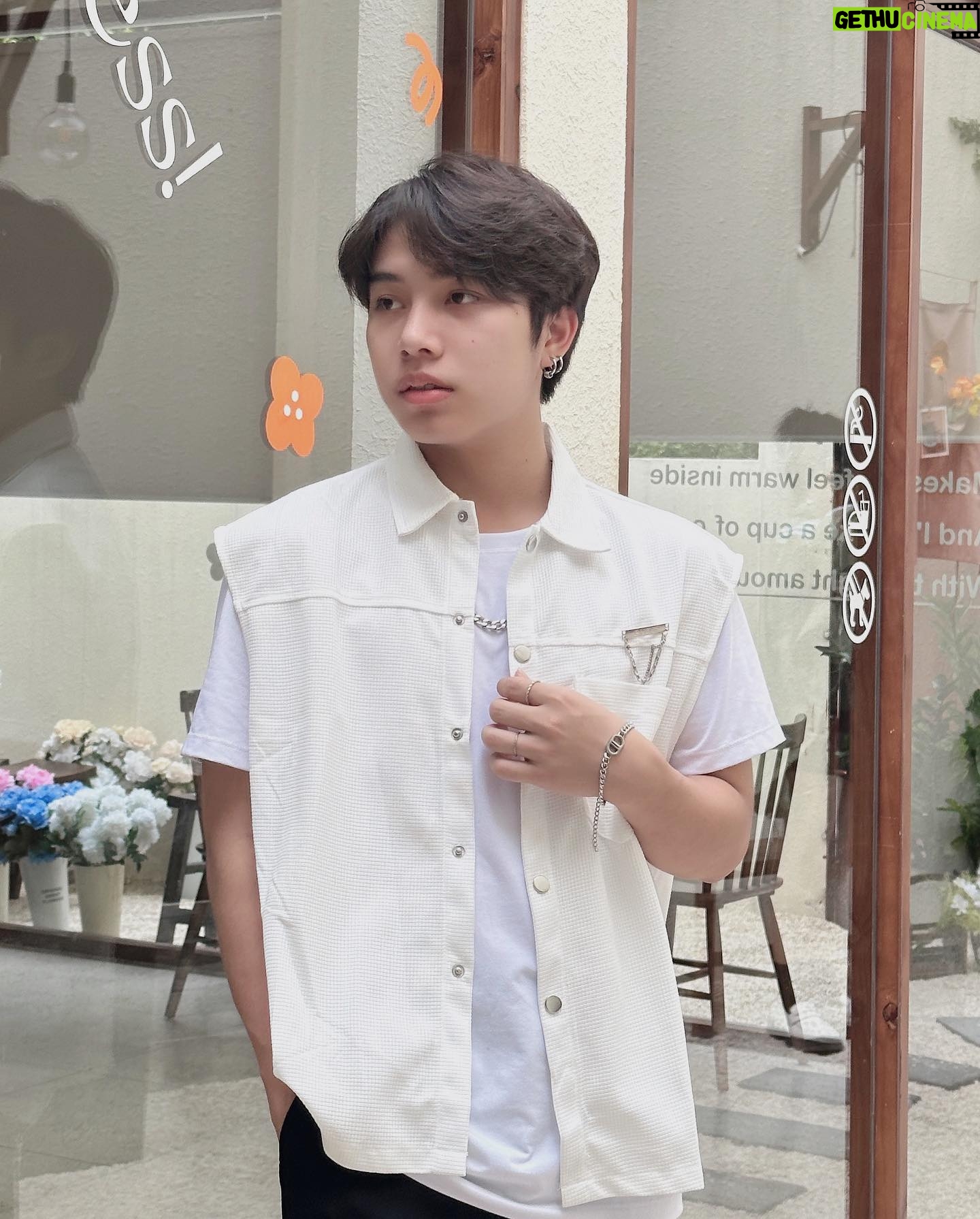 Phạm Thế Bằng - 357 Likes - Thích biển, nên thích đem chuyện cũ ra khơi