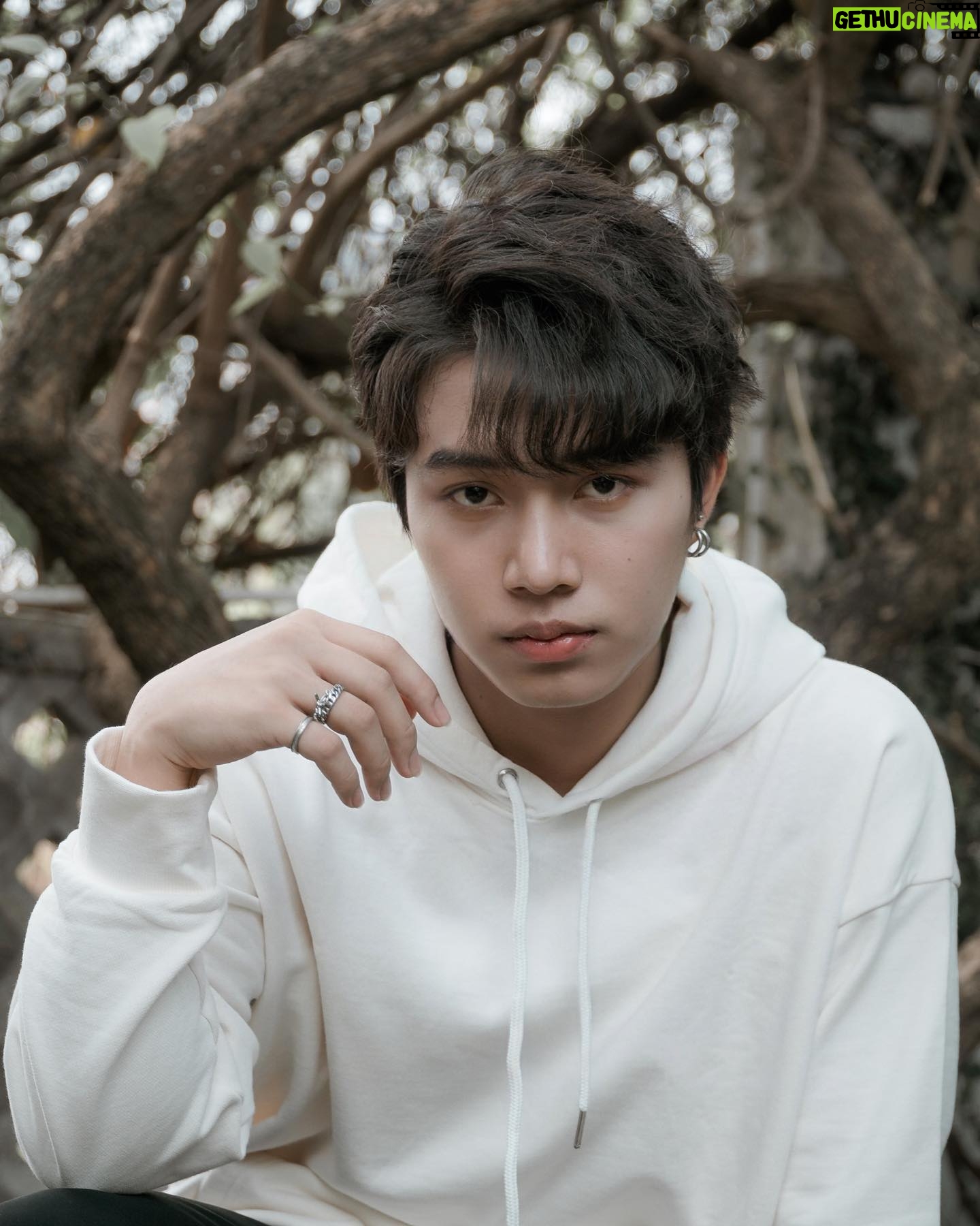 Phạm Thế Bằng - 407 Likes - Cãi nhau với em giờ anh tính làm hoà
Nhưng em dỗi quá nên anh hoá làm tình 😘