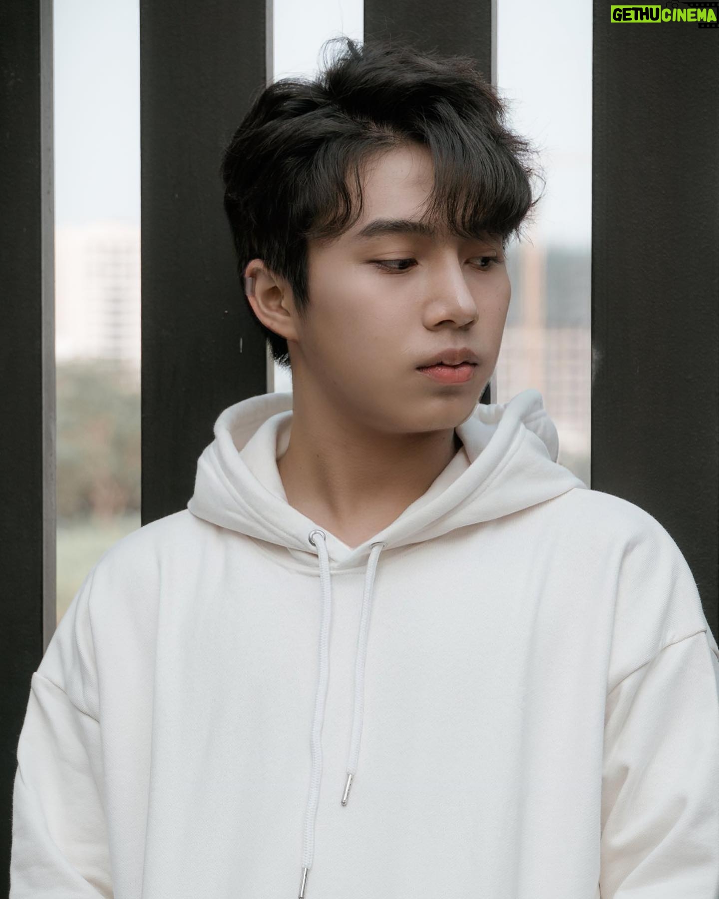 Phạm Thế Bằng - 407 Likes - Cãi nhau với em giờ anh tính làm hoà
Nhưng em dỗi quá nên anh hoá làm tình 😘