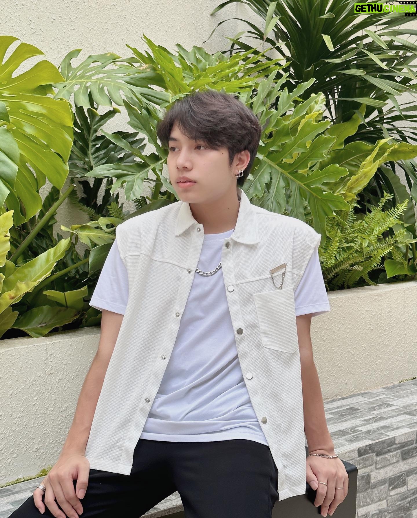 Phạm Thế Bằng - 357 Likes - Thích biển, nên thích đem chuyện cũ ra khơi