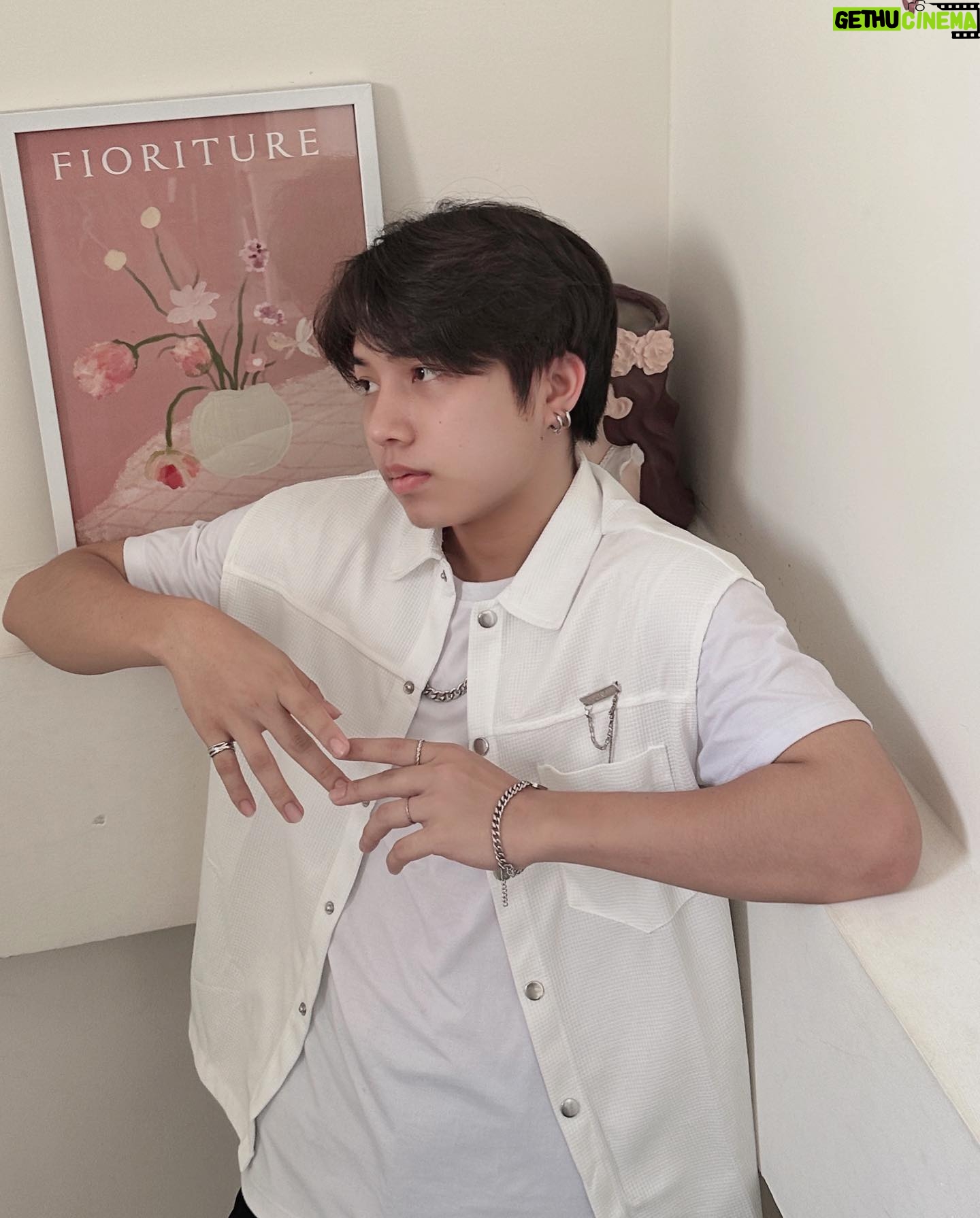 Phạm Thế Bằng - 357 Likes - Thích biển, nên thích đem chuyện cũ ra khơi