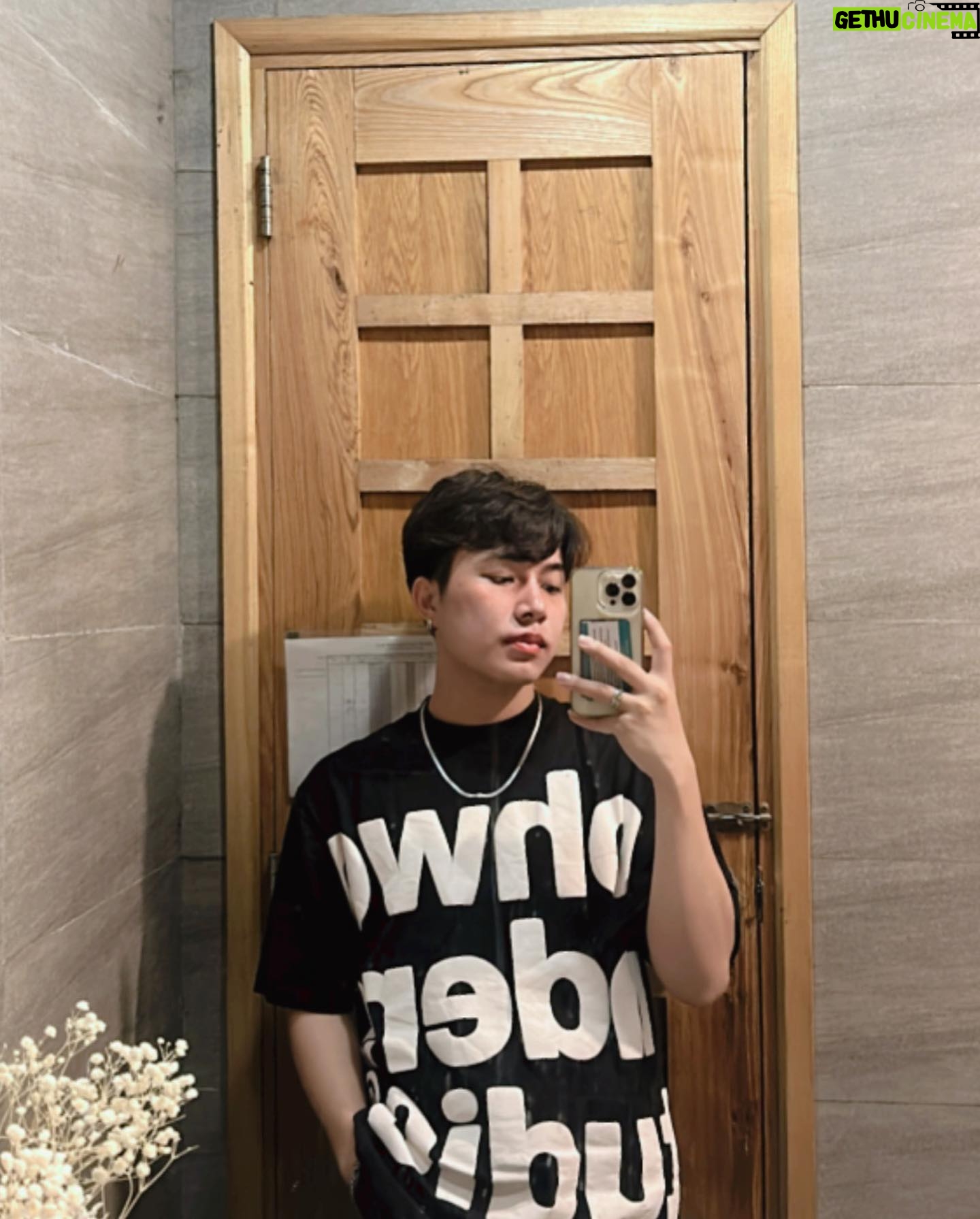 Phạm Thế Bằng - 394 Likes - Có người buồn vì nhớ em, có người vì nhớ em nên mới buồn 🖤