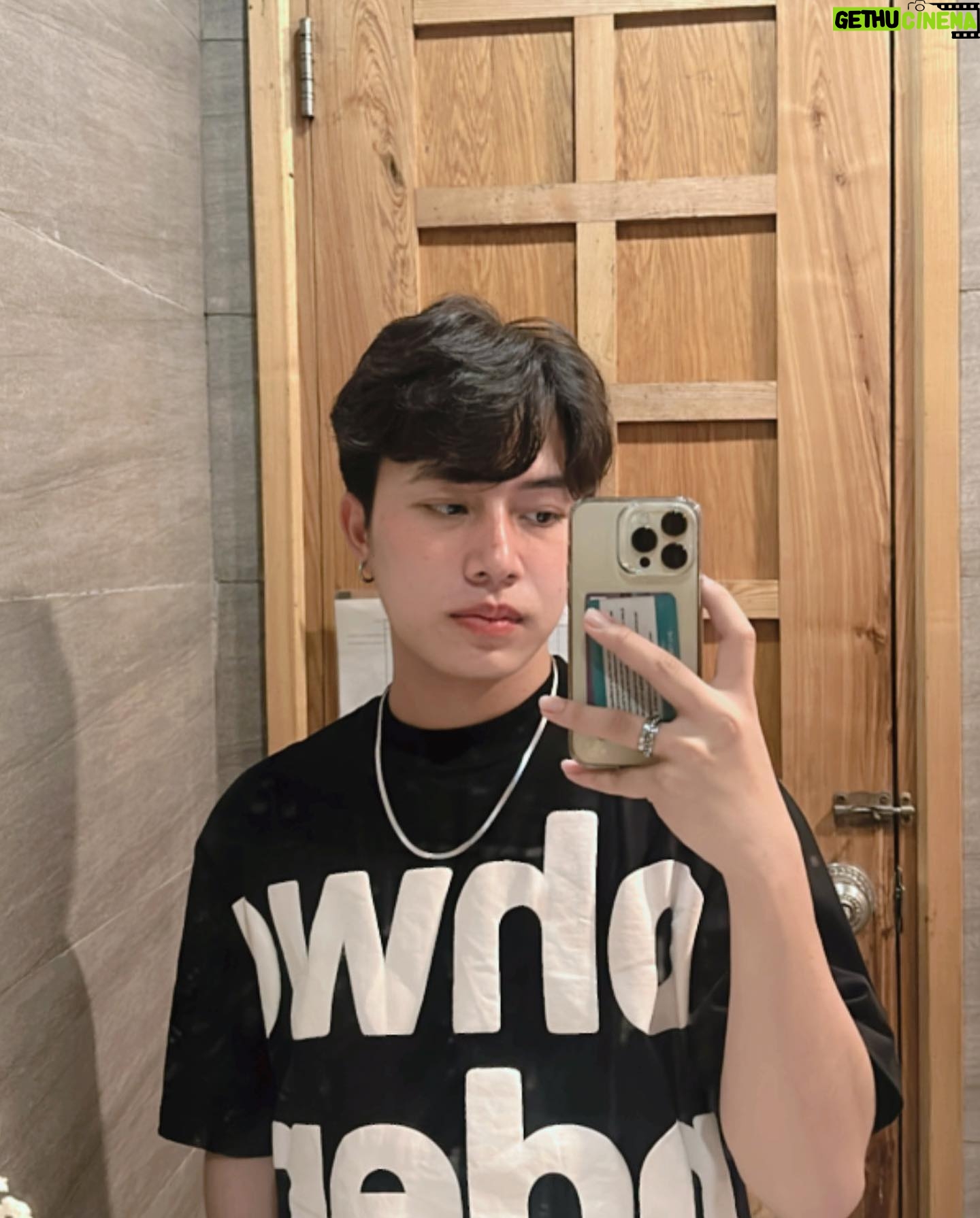 Phạm Thế Bằng - 394 Likes - Có người buồn vì nhớ em, có người vì nhớ em nên mới buồn 🖤
