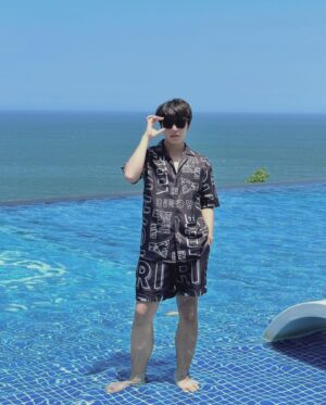 Phạm Thế Bằng Instagram - Em đừng so sánh em với họ
Em ở trong mess, còn họ ở Zalo 😇