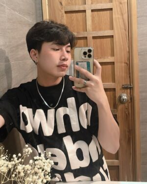 Phạm Thế Bằng Instagram - Có người buồn vì nhớ em, có người vì nhớ em nên mới buồn 🖤