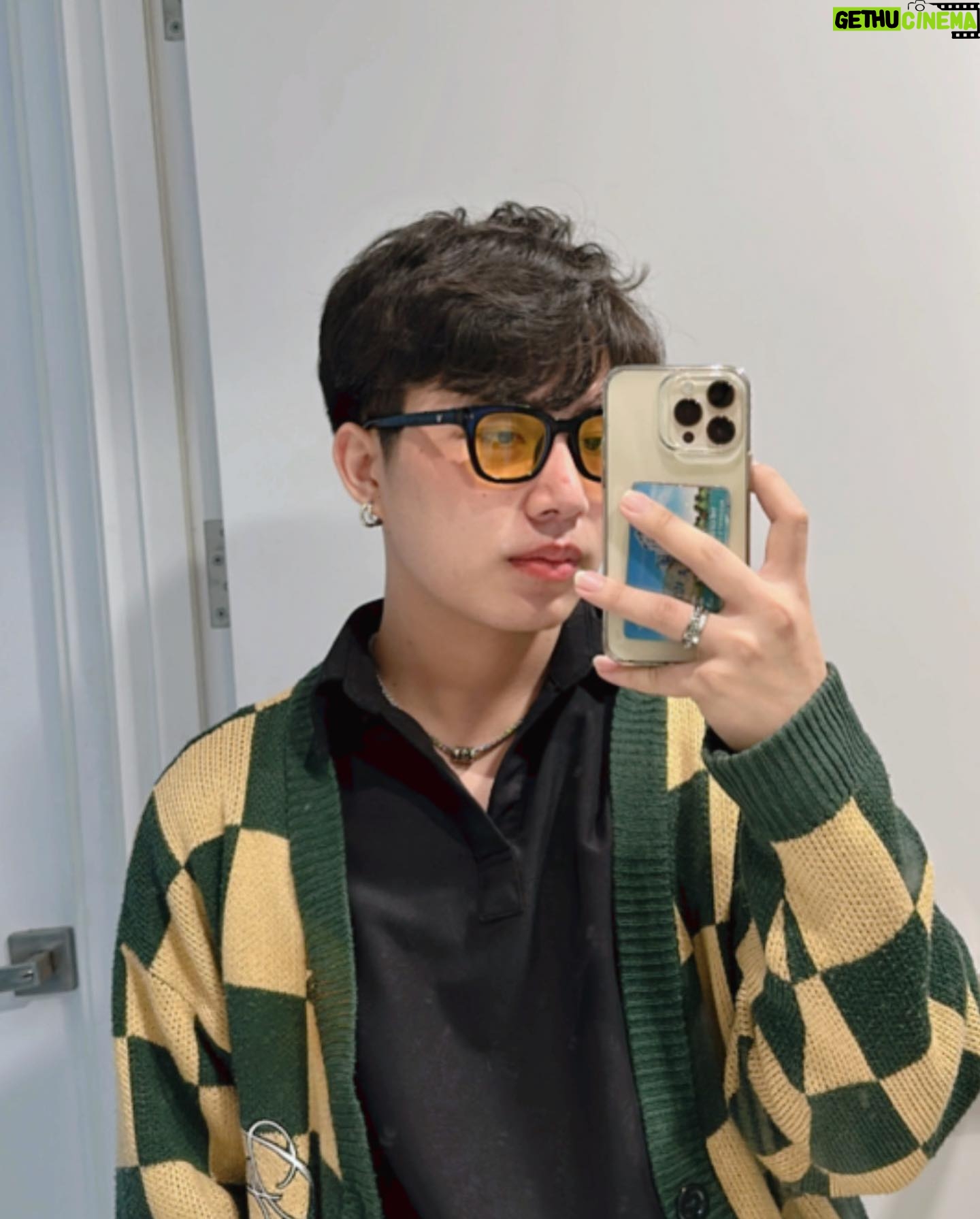 Phạm Thế Bằng - 386 Likes - Giờ anh chưa có gì trong tay cả
Nếu em đồng ý, anh sẽ cho em những lời hứa 🖤
