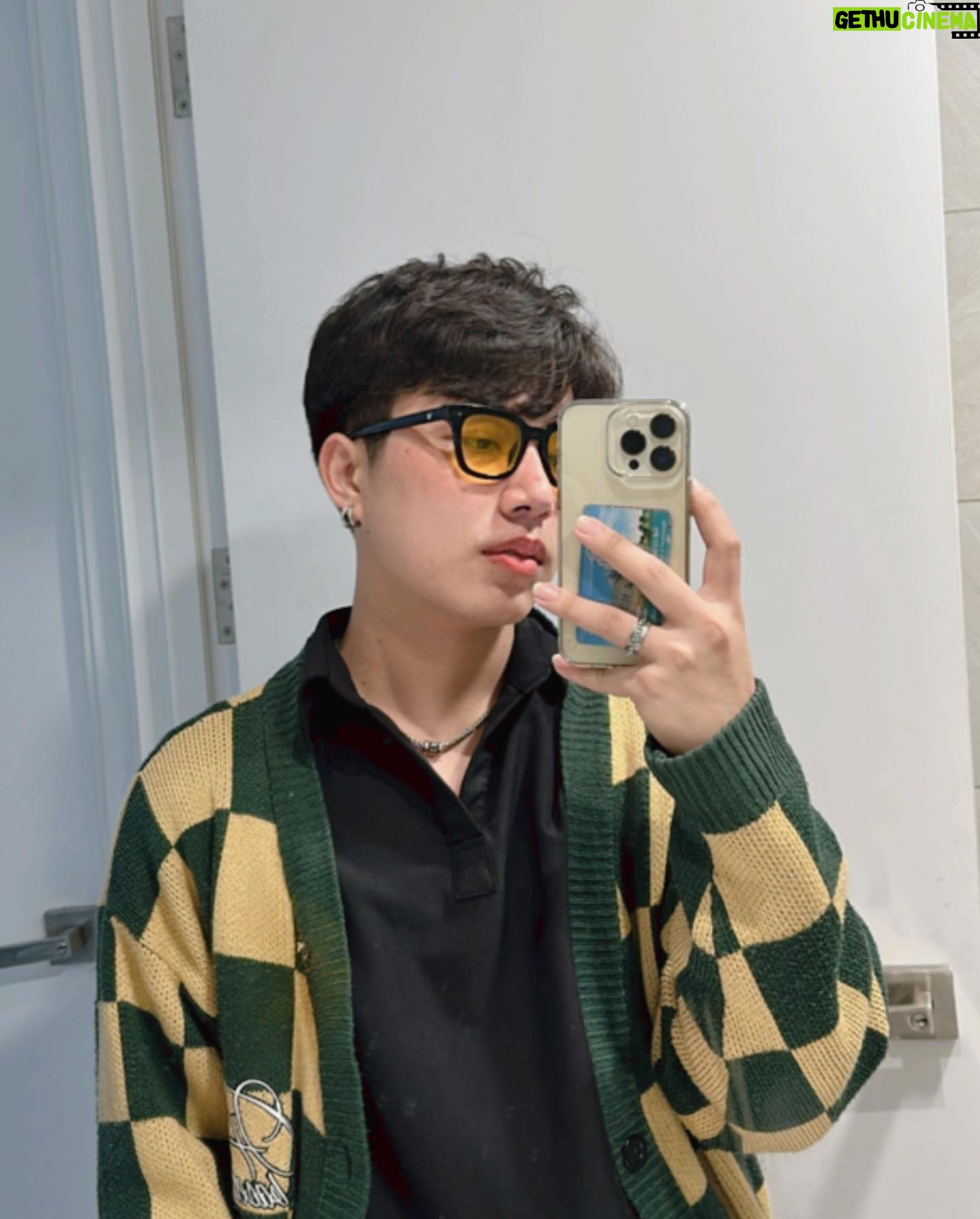 Phạm Thế Bằng - 386 Likes - Giờ anh chưa có gì trong tay cả
Nếu em đồng ý, anh sẽ cho em những lời hứa 🖤