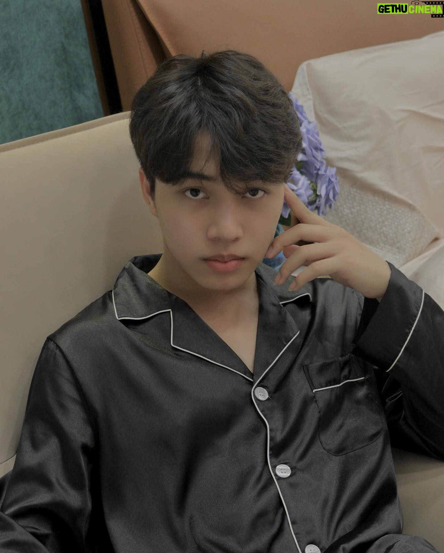 Phạm Thế Bằng - 316 Likes - Hôn em được gọi là trả bài
Vì anh thích được kiểm tra miệng em 🤭