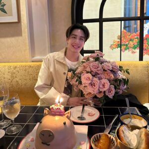 Phanuroj Chalermkijporntavee Instagram - Grow old together🎂💛